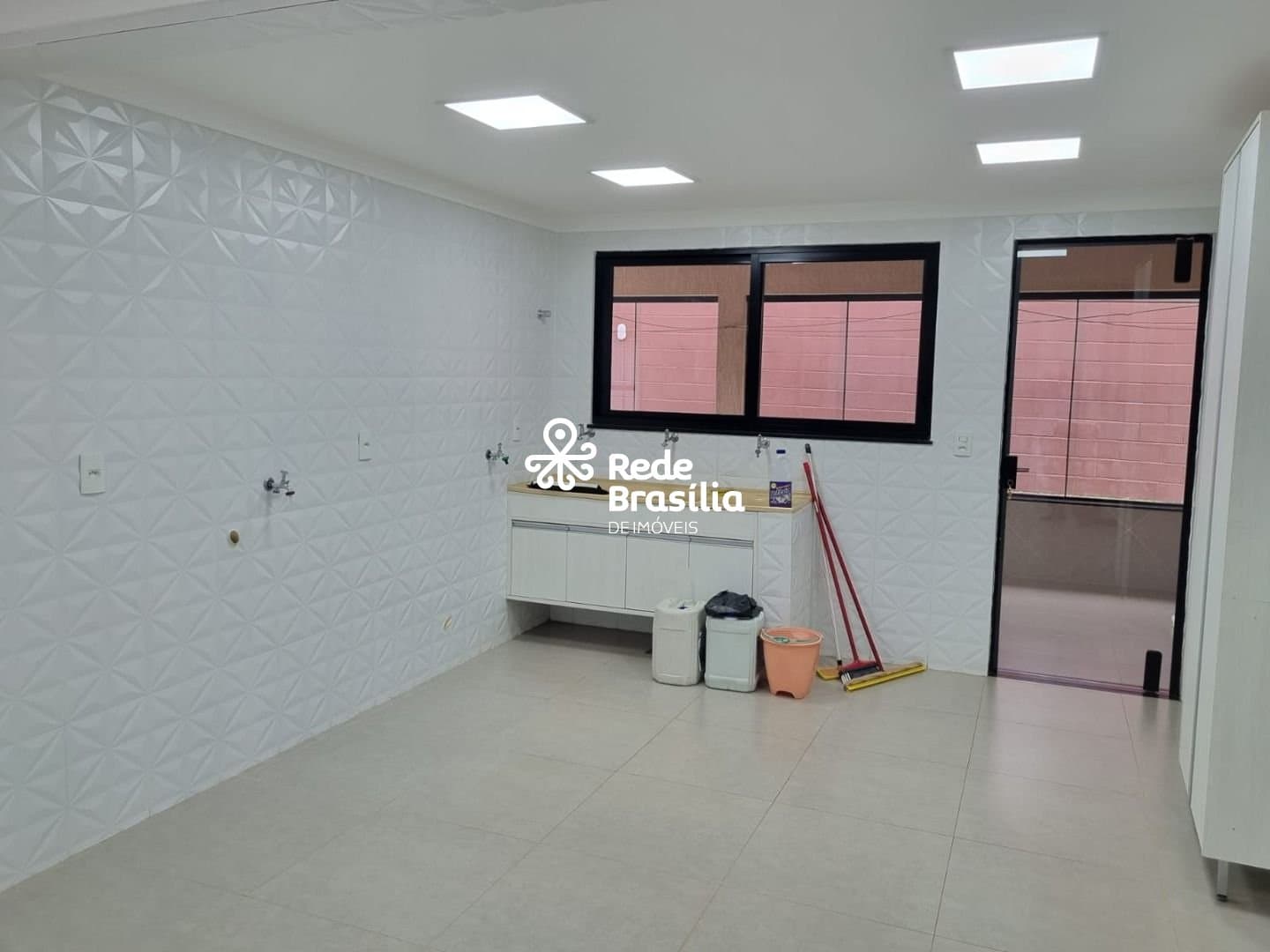 Imagem da propriedade DX65 48